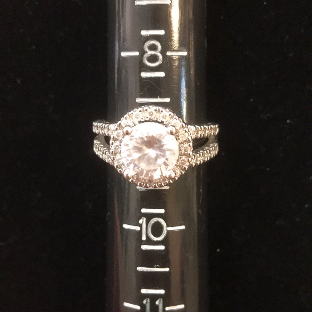 RSC Stamped Round Halo‎ Ring size 9